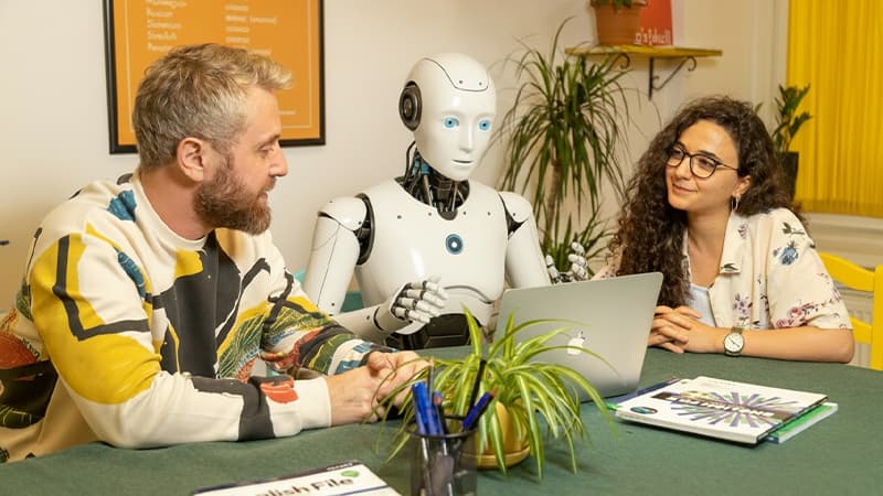 ინგლისურის პრაქტიკა 24/7-ზე — “ბექას სკოლა” ხელოვნური ინტელექტის გამოყენებას იწყებს